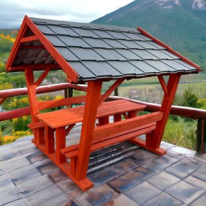 Kockaoszlopos Sörpad Lemeztetővel